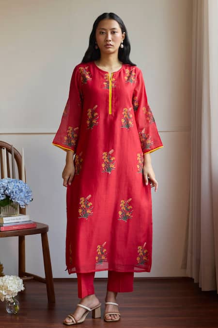 Juanita By Shubhda_Red Chanderi Embroidery Split V-neck Floral Block Printed Kurta Set _Online_at_Aza_Fashions