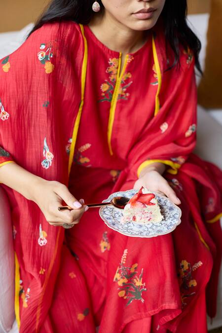 Buy_Juanita By Shubhda_Red Chanderi Embroidery Split V-neck Floral Block Printed Kurta Set _Online_at_Aza_Fashions