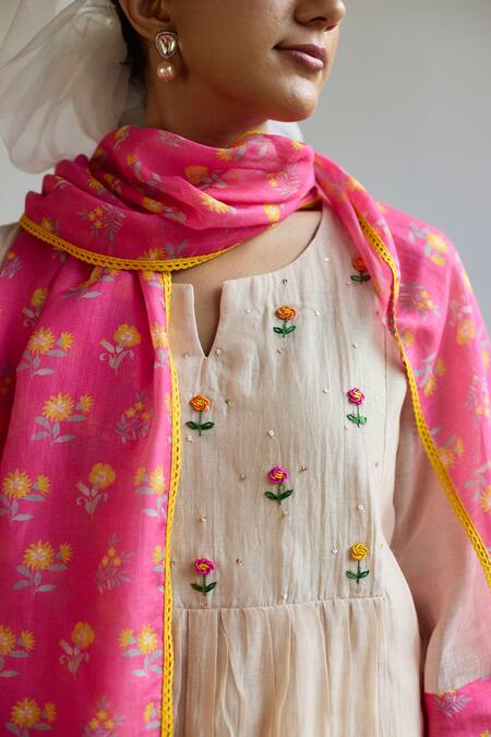 Juanita By Shubhda Beige Chanderi Embroidery, Sequins Split V-neck Floral Kurta Set Online at Aza Fashions Juanita By Shubhda_Beige Chanderi Embroidery, Sequins Split V-neck Floral Kurta Set _Online_at_Aza_Fashions