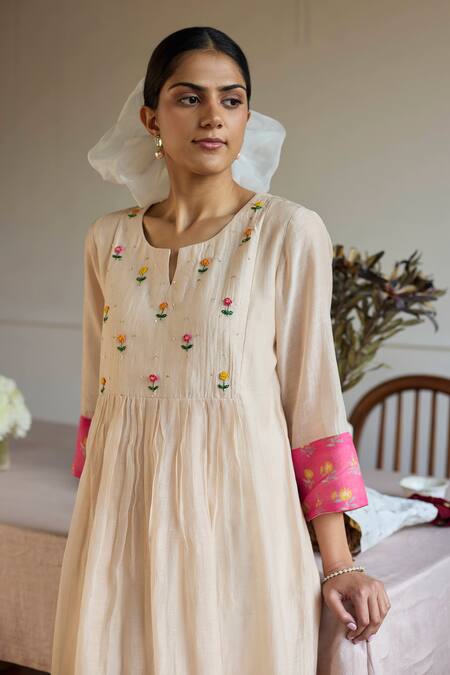 Juanita By Shubhda Beige Chanderi Embroidery, Sequins Split V-neck Floral Kurta Set at Aza Fashions Juanita By Shubhda_Beige Chanderi Embroidery, Sequins Split V-neck Floral Kurta Set _at_Aza_Fashions