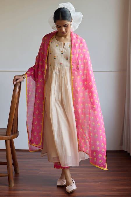 Buy Juanita By Shubhda Beige Chanderi Embroidery, Sequins Split V-neck Floral Kurta Set Buy_Juanita By Shubhda_Beige Chanderi Embroidery, Sequins Split V-neck Floral Kurta Set