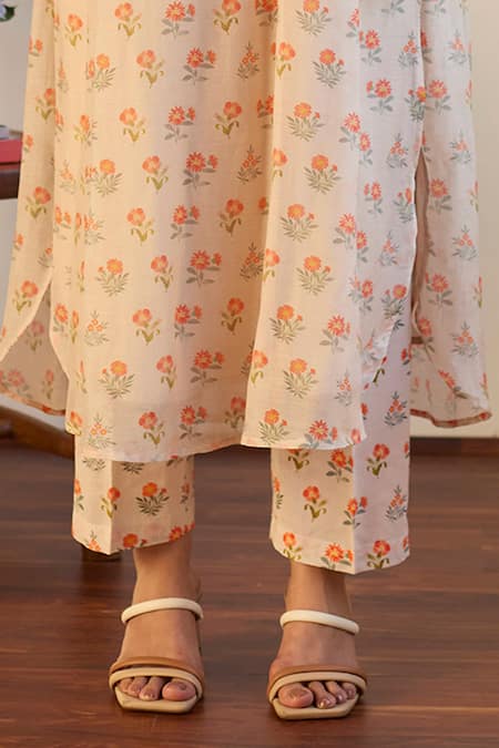 Juanita By Shubhda_Beige Chanderi Round Neck Floral Print Kurta And Pant Set _Online_at_Aza_Fashions