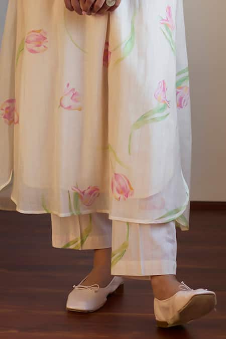 Juanita By Shubhda_Ivory Chanderi Round Neck Tulip Print Kurta Set _Online_at_Aza_Fashions