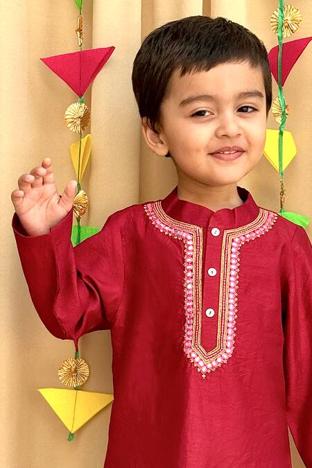 Byb Premium_Maroon Silk Mirrors, Zari Embroidered Kurta Set _Online_at_Aza_Fashions