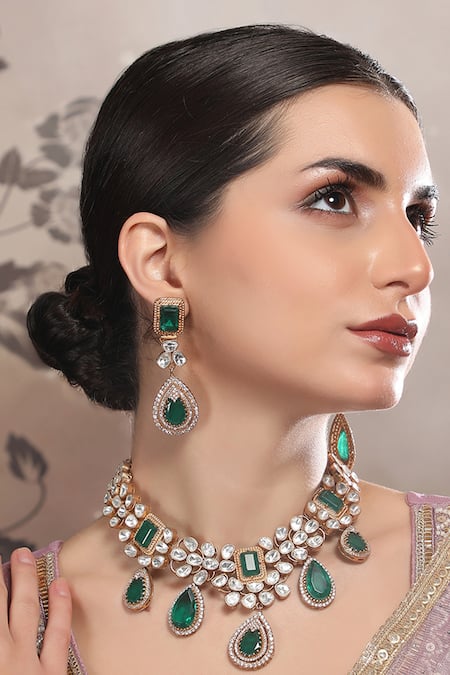 Auraa Trends Green Kundan Crystal Necklace Set 