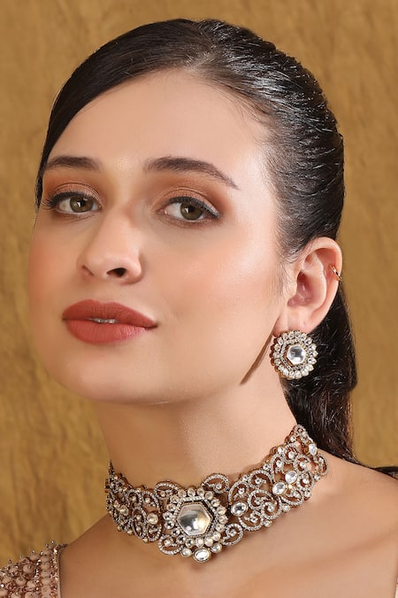 Auraa Trends Kundan Stone Embellished Necklace Set 