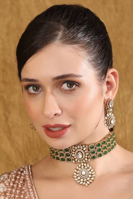 Buy_Auraa Trends_Green Stones Kundan Embellished Necklace Set_Online_at_Aza_Fashions