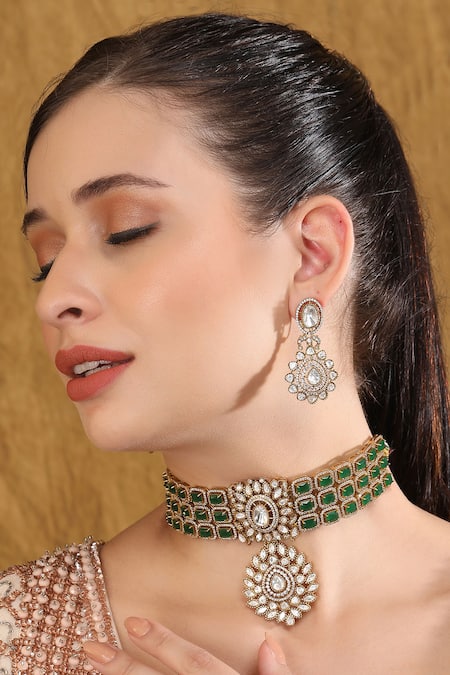 Auraa Trends Kundan Stone Embellished Necklace Set 