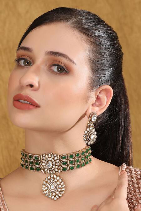 Shop_Auraa Trends_Green Stones Kundan Embellished Necklace Set_Online_at_Aza_Fashions