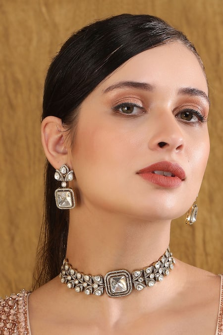 Auraa Trends Kundan Embellished Necklace & Earring Set 