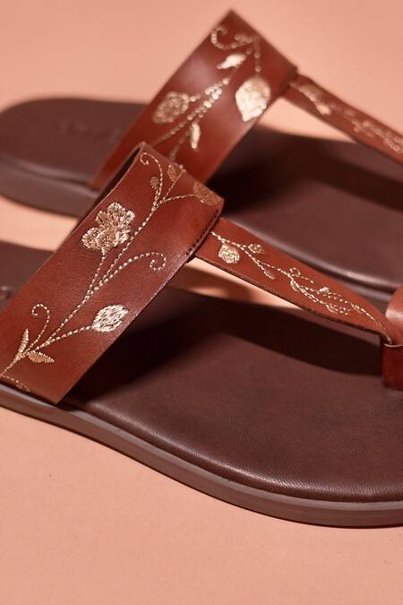 Dmodot_Brown Leather Embroidery Pelle Chocro Ricamo Kolhapuri Flats _Online_at_Aza_Fashions