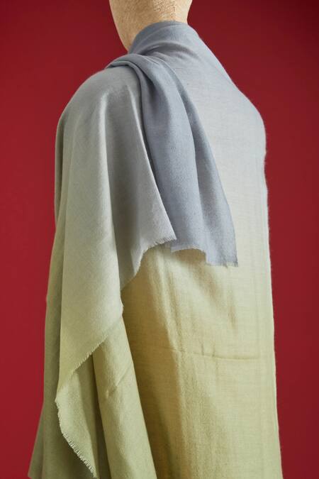 SHAZA Gray Ombre Handloom Pashmina Shawl Online at Aza Fashions SHAZA_Gray Ombre Handloom Pashmina Shawl _Online_at_Aza_Fashions