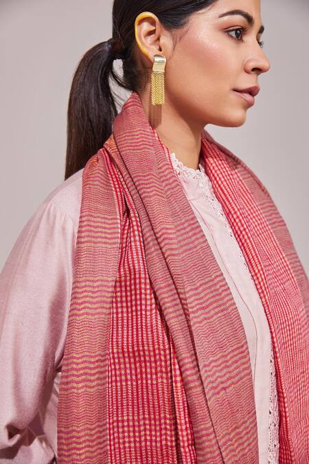 SHAZA Pink Zari Handloom Reversible Stole Online at Aza Fashions SHAZA_Pink Zari Handloom Reversible Stole _Online_at_Aza_Fashions