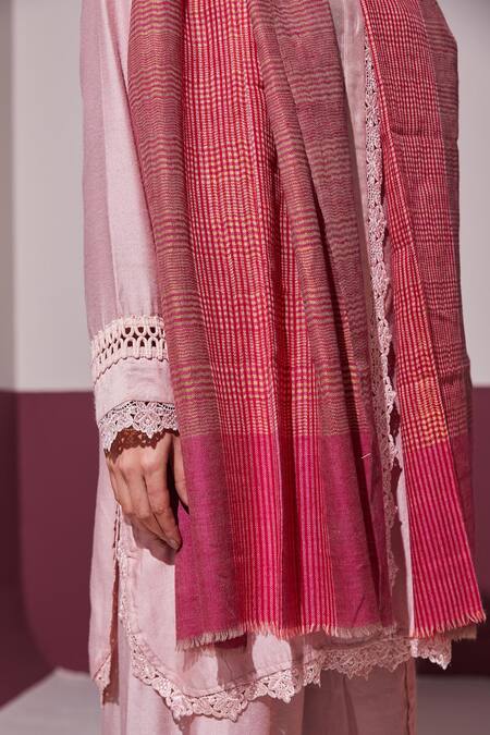 Buy SHAZA Pink Zari Handloom Reversible Stole Online at Aza Fashions Buy_SHAZA_Pink Zari Handloom Reversible Stole _Online_at_Aza_Fashions