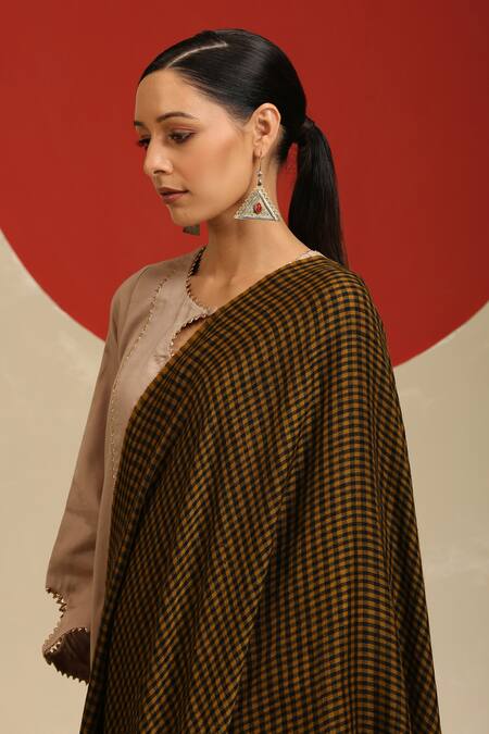 SHAZA_Black Checkered Handloom Pashmina Shawl _Online_at_Aza_Fashions