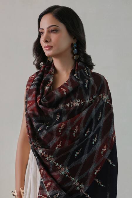 SHAZA_Black And Red Argyle Woven Pashmina Stole _Online_at_Aza_Fashions