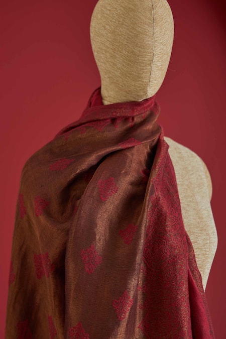SHAZA Maroon Colorblock Zari Woven Stole Online at Aza Fashions SHAZA_Maroon Colorblock Zari Woven Stole _Online_at_Aza_Fashions