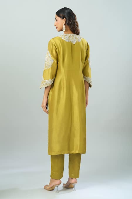 Shop Prisho Green Chiffon Embroidery Round Neck Floral Kurta Set With Dupatta at Aza Fashions Shop_Prisho_Green Chiffon Embroidery Round Neck Floral Kurta Set With Dupatta _at_Aza_Fashions