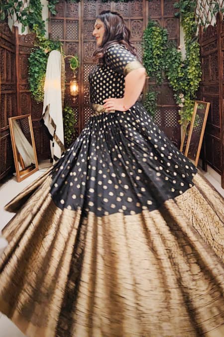 Amaltas Couture Floral Paisley Woven Lehenga Set 