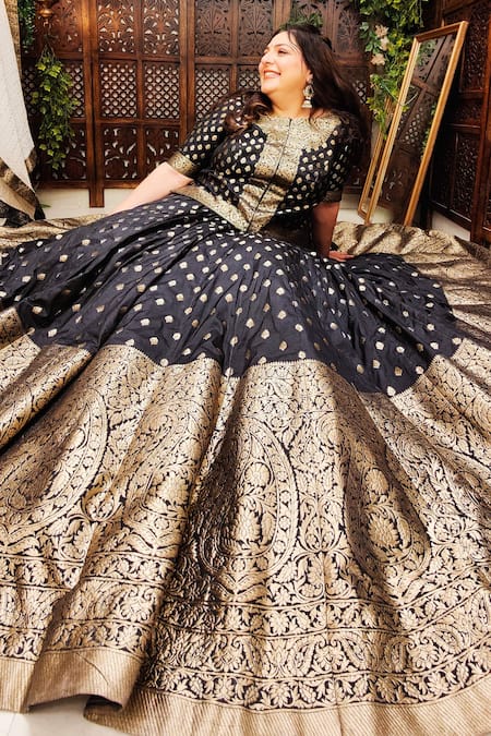 Amaltas Couture_Black Georgette, Silk Zari, Embroidery Round Floral Paisley Woven Lehenga Set _Online_at_Aza_Fashions