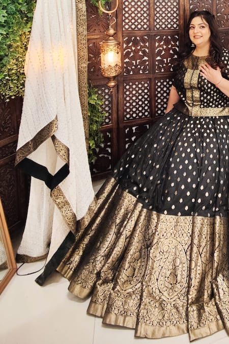 Buy_Amaltas Couture_Black Georgette, Silk Zari, Embroidery Round Floral Paisley Woven Lehenga Set _Online_at_Aza_Fashions