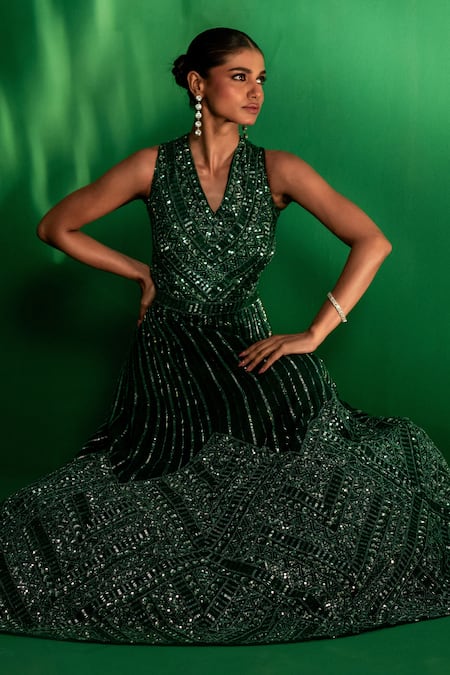 Bandhani Green Organza Pearls, Beads, Sequins V-neck Floral And Geometric Embroidered Gown Online at Aza Fashions Bandhani_Green Organza Pearls, Beads, Sequins V-neck Floral And Geometric Embroidered Gown _Online_at_Aza_Fashions