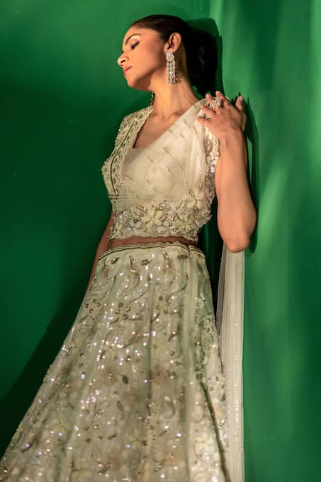 Bandhani White Organza Sequins, Beads, Cut Work, Embroidery V-neck Floral Lehenga Set Online at Aza Fashions Bandhani_White Organza Sequins, Beads, Cut Work, Embroidery V-neck Floral Lehenga Set _Online_at_Aza_Fashions