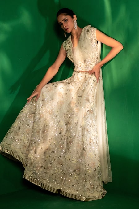 Bandhani White Organza Sequins, Beads, Cut Work, Embroidery V-neck Floral Lehenga Set at Aza Fashions Bandhani_White Organza Sequins, Beads, Cut Work, Embroidery V-neck Floral Lehenga Set _at_Aza_Fashions