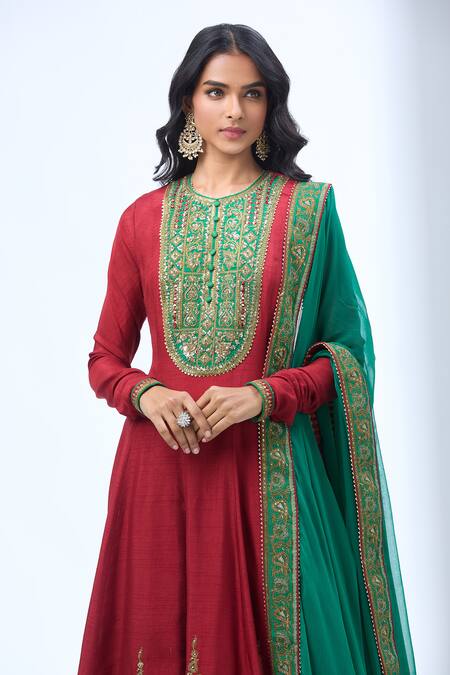 Torani Red Chiffon Zari, Sequins Round Neck Zardozi Embroidered Anarkali Set at Aza Fashions Torani_Red Chiffon Zari, Sequins Round Neck Zardozi Embroidered Anarkali Set _at_Aza_Fashions