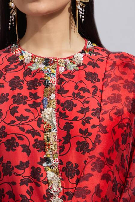 Anamika Khanna Coral Cotton, Chiffon Beads, Sequins Round Neck Embroidered Kurta Set Online at Aza Fashions Anamika Khanna_Coral Cotton, Chiffon Beads, Sequins Round Neck Embroidered Kurta Set_Online_at_Aza_Fashions