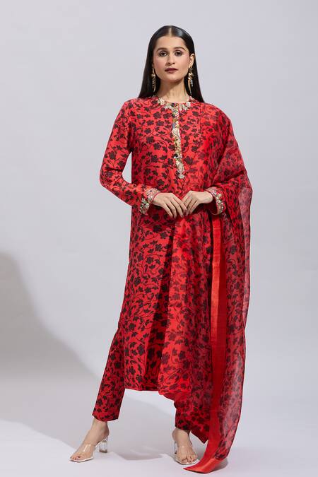 Anamika Khanna Coral Cotton, Chiffon Beads, Sequins Round Neck Embroidered Kurta Set at Aza Fashions Anamika Khanna_Coral Cotton, Chiffon Beads, Sequins Round Neck Embroidered Kurta Set_at_Aza_Fashions