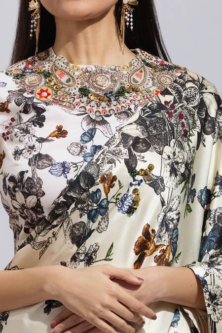 Buy_Anamika Khanna_Off White Beads, Embroidery, Sequins High Neck Floral Pallu Saree Set _Online_at_Aza_Fashions