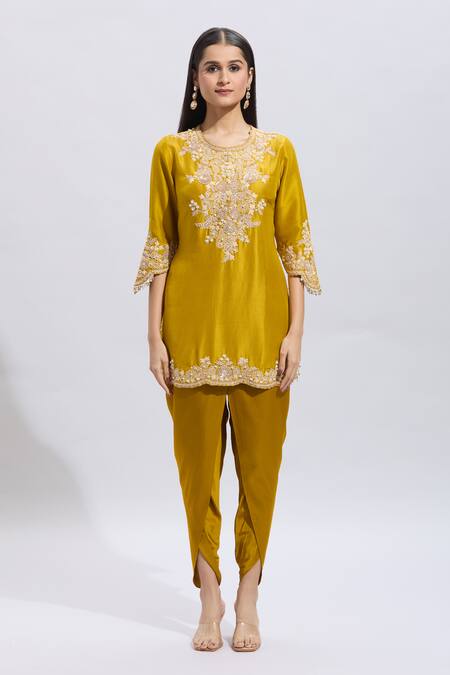 Shop Prisho Yellow Silk Pearls, Sequins, Applique Mustard Resham Lampi Embroidered Kurta Set Shop_Prisho_Yellow Silk Pearls, Sequins, Applique Mustard Resham Lampi Embroidered Kurta Set