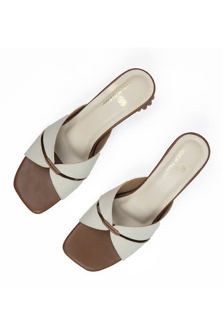 SCHON ZAPATO Stitchline Embroidered Cutwork Heels 