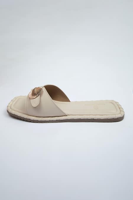 SCHON ZAPATO Shell Brooch Flats 