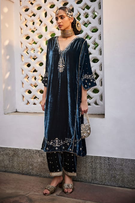 Saahiil Kapoor Antara Zardozi Embroidered Kurta With Pant 