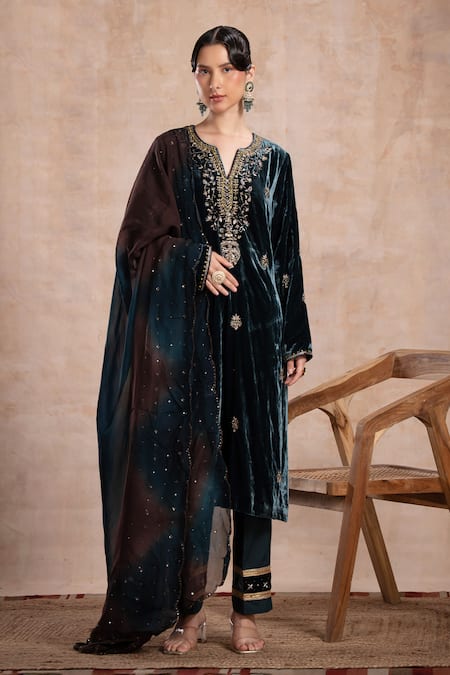 Saahiil Kapoor Aqsa Aari Embroidered Velvet Kurta Set 