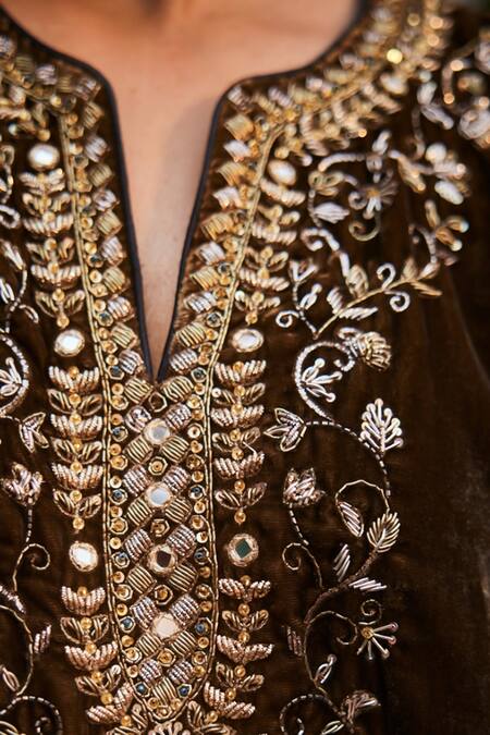 Buy Saahiil Kapoor Gold Velvet, Cotton, Organza Cut Work, Embroidery Split Aqsa Zardozi Kurta Set Online at Aza Fashions Buy_Saahiil Kapoor_Gold Velvet, Cotton, Organza Cut Work, Embroidery Split Aqsa Zardozi Kurta Set _Online_at_Aza_Fashions