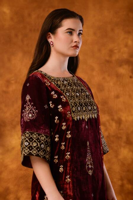Saahiil Kapoor Maroon Velvet, Organza Sequins, Zari, Embroidery Round Neck Gulnaaz Kurta Set Online at Aza Fashions Saahiil Kapoor_Maroon Velvet, Organza Sequins, Zari, Embroidery Round Neck Gulnaaz Kurta Set _Online_at_Aza_Fashions