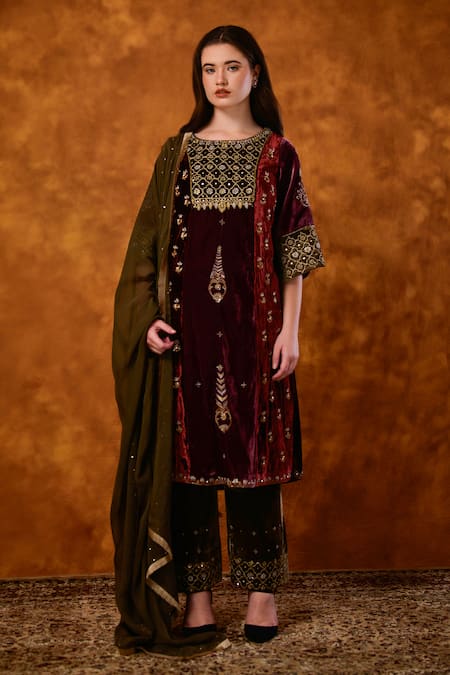 Saahiil Kapoor Maroon Velvet, Organza Sequins, Zari, Embroidery Round Neck Gulnaaz Kurta Set