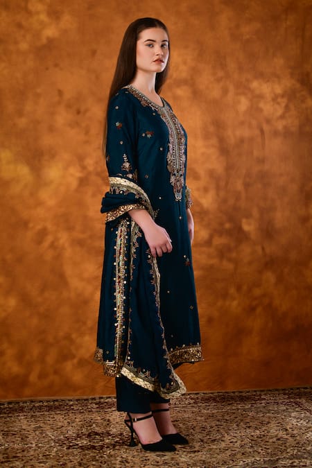 Buy Saahiil Kapoor Green Silk, Organza, Cotton Zari, Sequins, Embroidery Nora Zardozi Kurta Set Buy_Saahiil Kapoor_Green Silk, Organza, Cotton Zari, Sequins, Embroidery Nora Zardozi Kurta Set