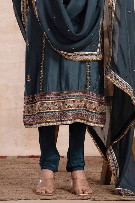 Buy_Saahiil Kapoor_Green Tussar, Crepe, Organza Sequins, Zari, Rabia Mirror Embroidered Kurta Set 