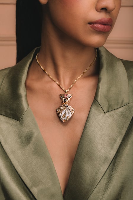 Ode Jewels Gold Plated Mother Of Pearl Jaal Pendant Necklace 