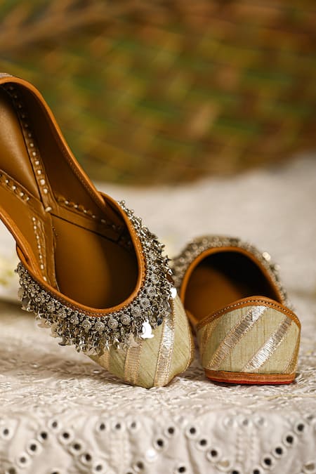 Buy_5elements_Gold Lace Work Designer Juttis _Online_at_Aza_Fashions