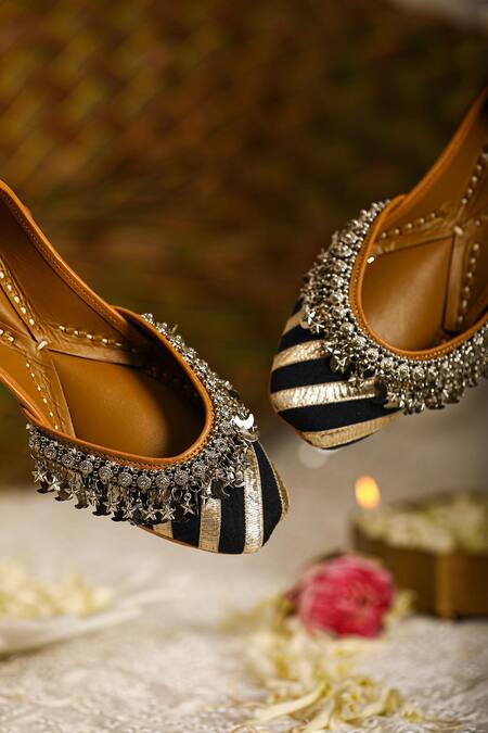 5elements Black Lace Embroidered Juttis Online at Aza Fashions 5elements_Black Lace Embroidered Juttis _Online_at_Aza_Fashions