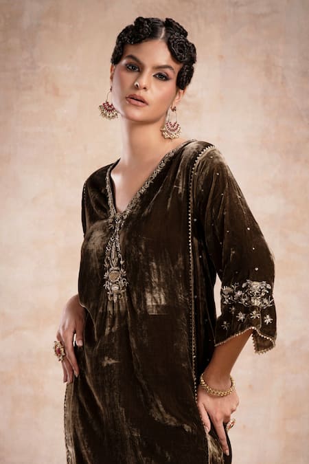 Saahiil Kapoor_Brown Velvet Embroidery, Zari, Sequins V-neck Antique Choga Kurta Set _Online_at_Aza_Fashions