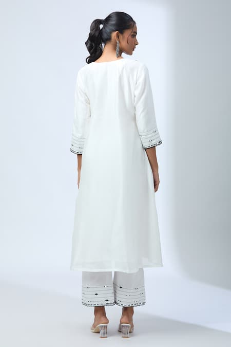Shop Kalakaari By Sagarika Off White Cotton, Chanderi Silk Mirrors, Embroidery Round Neck Kurta Set at Aza Fashions Shop_Kalakaari By Sagarika_Off White Cotton, Chanderi Silk Mirrors, Embroidery Round Neck Kurta Set _at_Aza_Fashions
