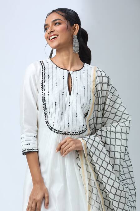 Shop Kalakaari By Sagarika Off White Cotton, Chanderi Silk Mirrors, Embroidery Round Neck Kurta Set Online at Aza Fashions Shop_Kalakaari By Sagarika_Off White Cotton, Chanderi Silk Mirrors, Embroidery Round Neck Kurta Set _Online_at_Aza_Fashions