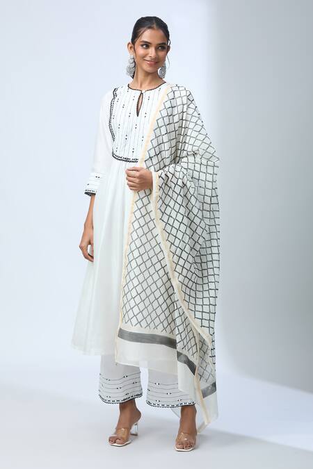 Kalakaari By Sagarika Off White Cotton, Chanderi Silk Mirrors, Embroidery Round Neck Kurta Set at Aza Fashions Kalakaari By Sagarika_Off White Cotton, Chanderi Silk Mirrors, Embroidery Round Neck Kurta Set _at_Aza_Fashions