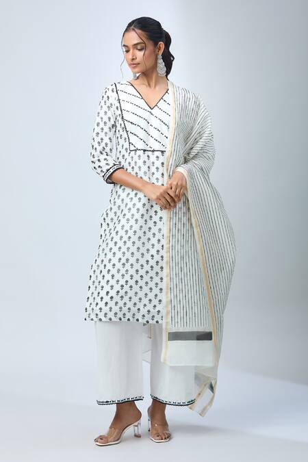 Buy_Kalakaari By Sagarika_Off White Cotton, Chanderi Silk Embroidery, Floral Printed Kurta Pant Set _Online_at_Aza_Fashions